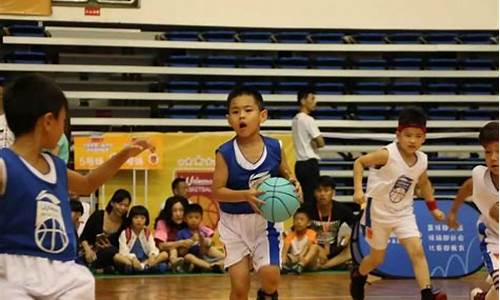 搞笑幼儿园小孩打篮球-幼儿园孩子打篮球发朋友圈怎么说