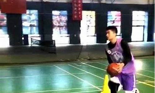 篮球运球停后走两步-篮球运球停后走两步算犯规吗