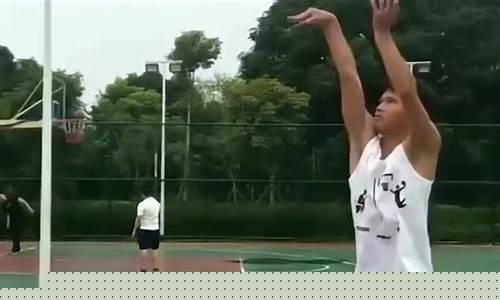 篮球过人可以拉手吗图片-篮球过人可以拉手吗
